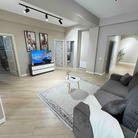 Rentnow Modern Business Apartment With 3 Bedrooms In Centre Chisinau Luaran gambar