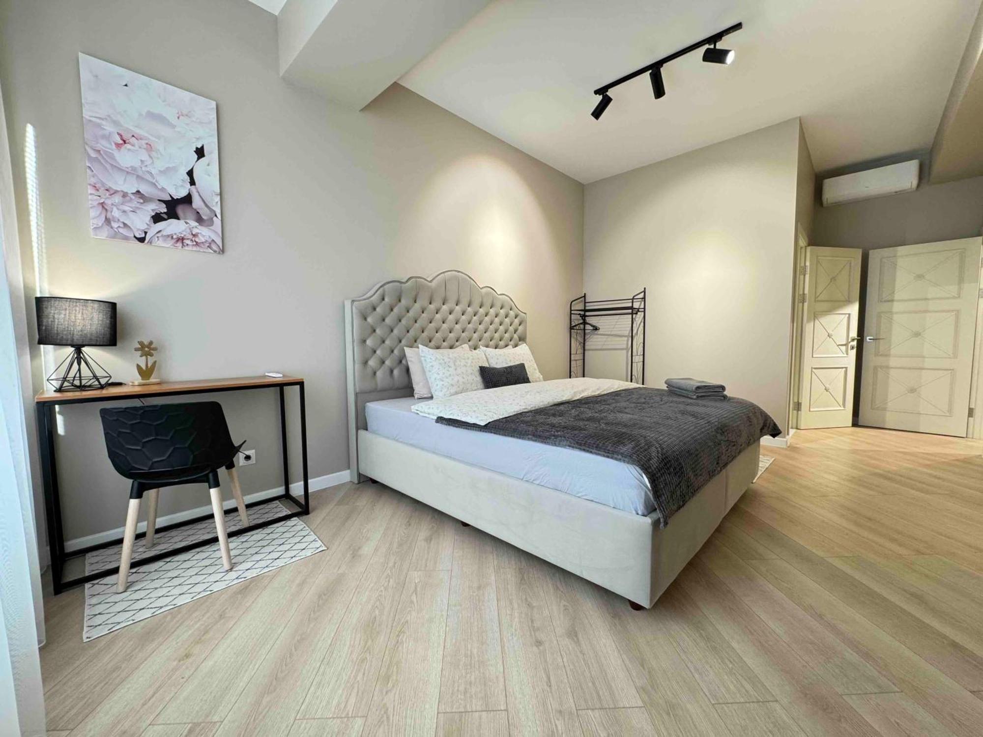 Rentnow Modern Business Apartment With 3 Bedrooms In Centre Chisinau Luaran gambar