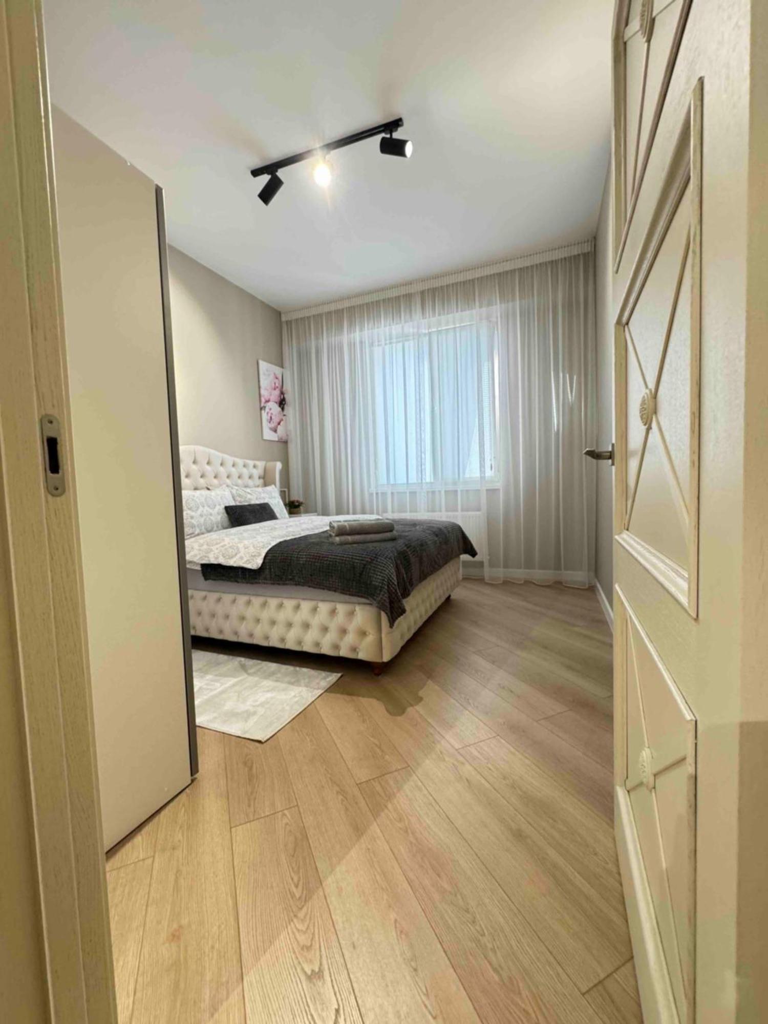 Rentnow Modern Business Apartment With 3 Bedrooms In Centre Chisinau Luaran gambar