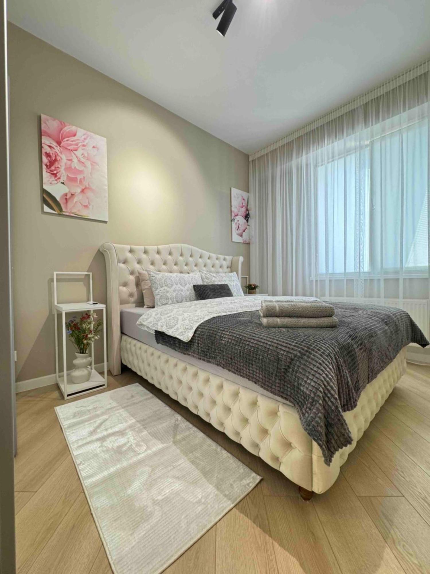 Rentnow Modern Business Apartment With 3 Bedrooms In Centre Chisinau Luaran gambar