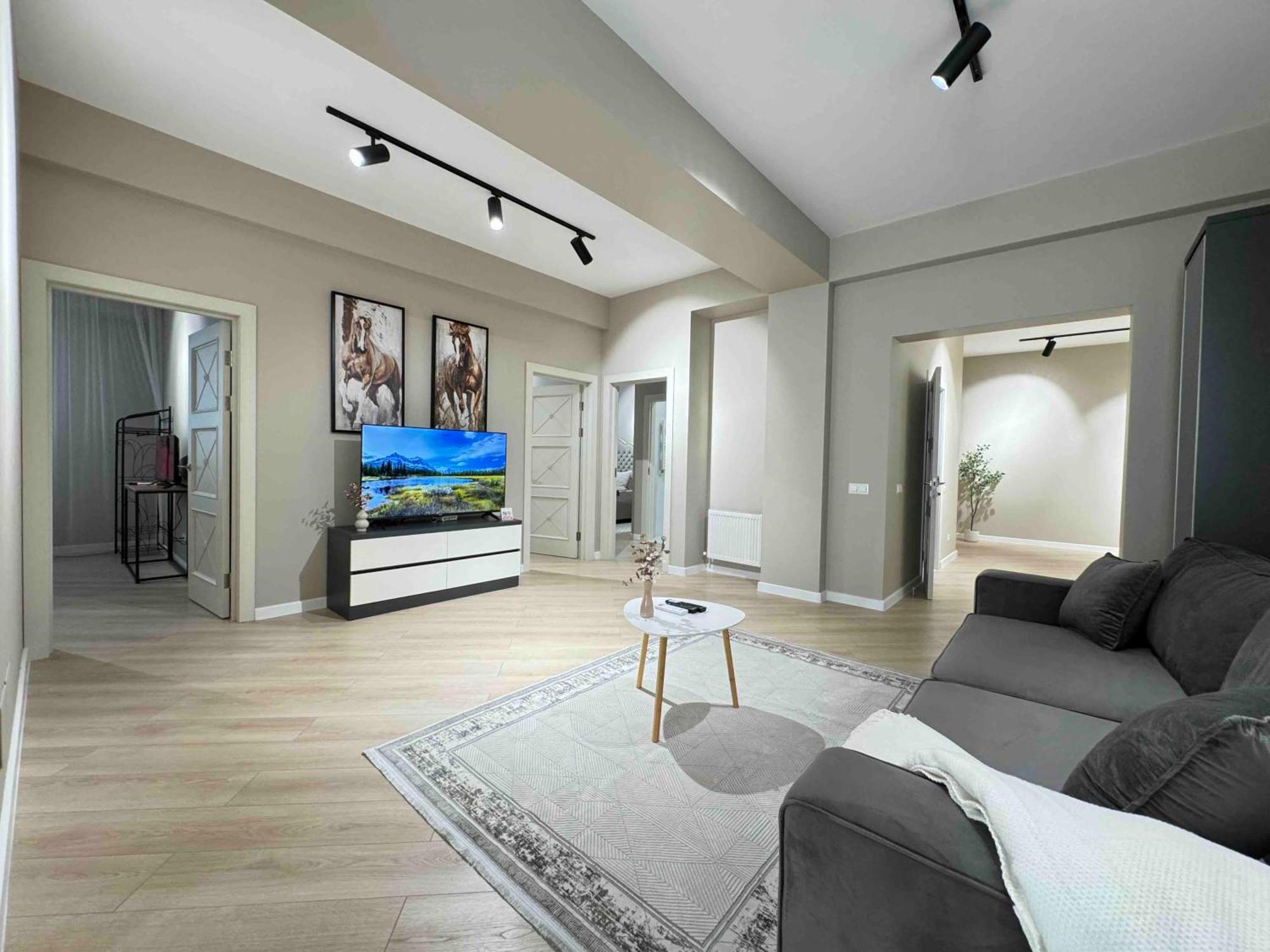 Rentnow Modern Business Apartment With 3 Bedrooms In Centre Chisinau Luaran gambar