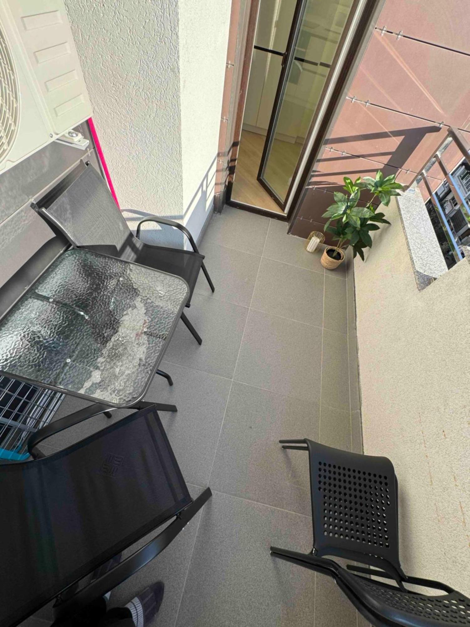 Rentnow Modern Business Apartment With 3 Bedrooms In Centre Chisinau Luaran gambar