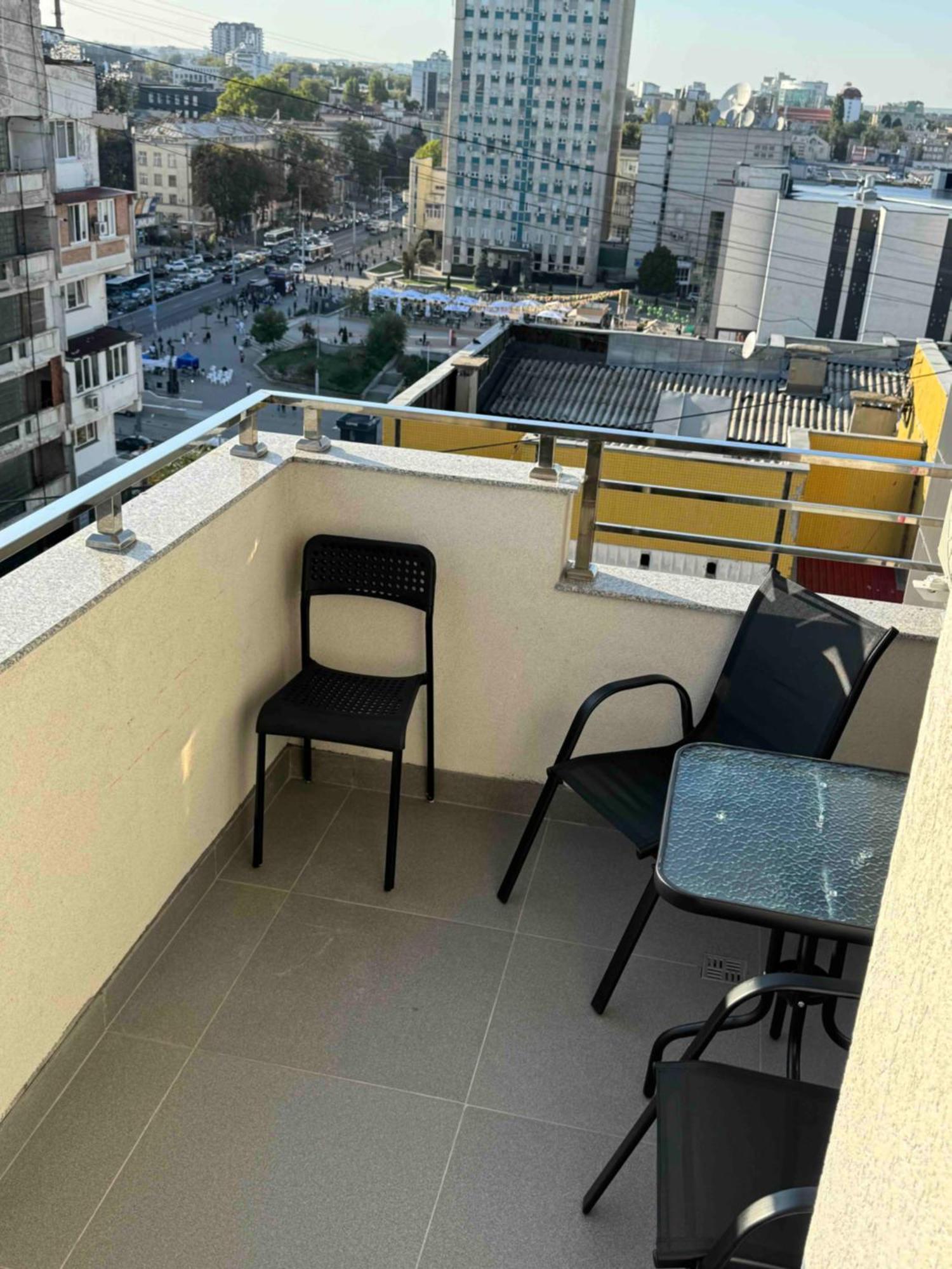 Rentnow Modern Business Apartment With 3 Bedrooms In Centre Chisinau Luaran gambar