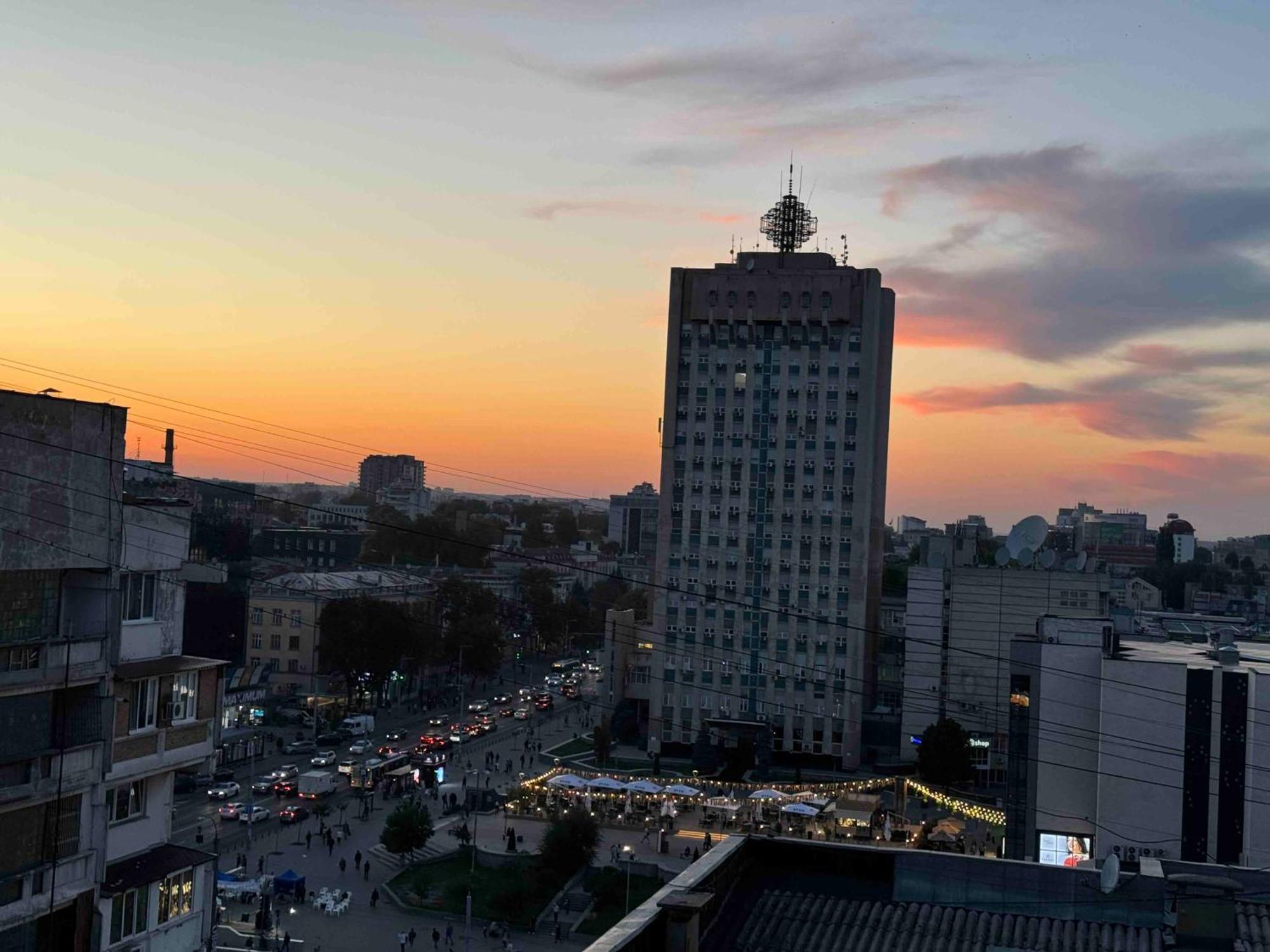 Rentnow Modern Business Apartment With 3 Bedrooms In Centre Chisinau Luaran gambar